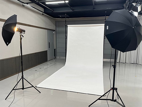 スタジオ用ストロボ＋背景紙